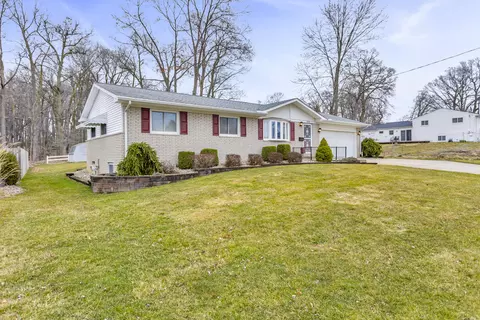 Exterior - 3856 Mayfield Dr, Jackson, MI 49203 photo 5 of 8