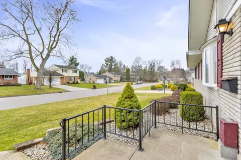 Exterior - 3856 Mayfield Dr, Jackson, MI 49203 photo 3 of 8