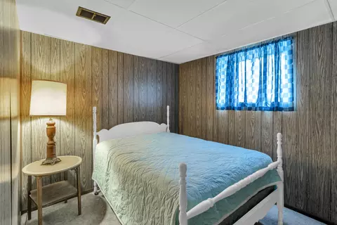 Bedroom - 3856 Mayfield Dr, Jackson, MI 49203 photo 6 of 6