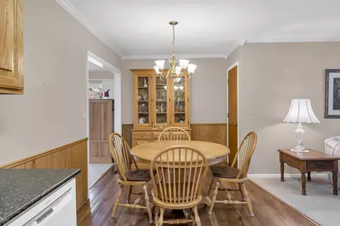 Dining - 3856 Mayfield Dr, Jackson, MI 49203 photo 2 of 3