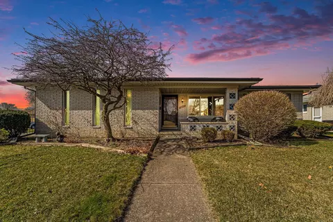 36211 Arlene Dr, Sterling Heights, MI 48310