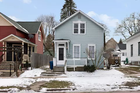 347 4th St, Manistee, MI 49660