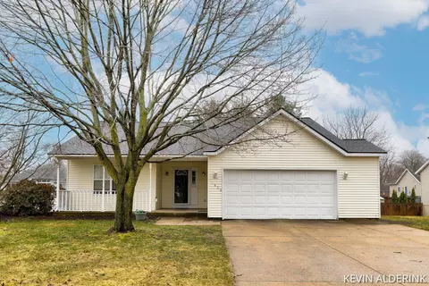 10452 Southfield Dr, Zeeland, MI 49464