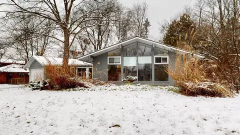 221 Barton Dr, Ann Arbor, MI 48105