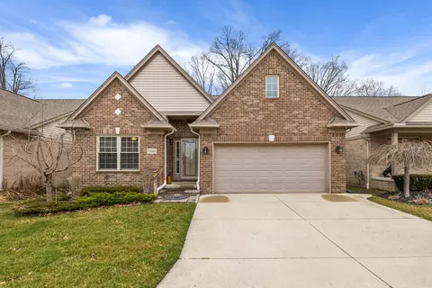 13641 Ridgepoint Dr, Sterling Heights, MI 48313