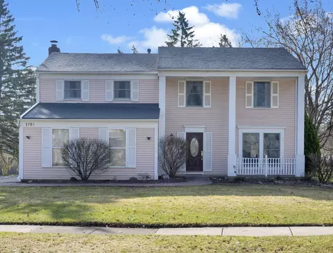 1794 Farmbrook Dr, Troy, MI 48098