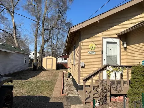 141 34th St SE, Wyoming, MI 49548