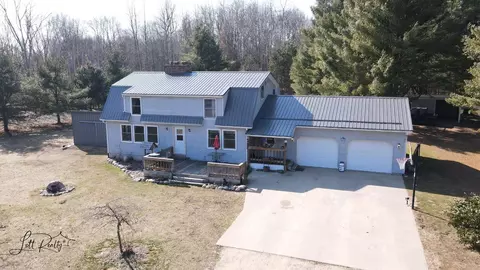 10661 N Crystal Rd, Vestaburg, MI 48891