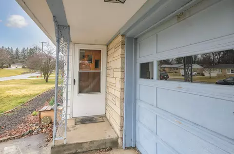 1004 Westfield Dr, Jackson, MI 49203 photo 3