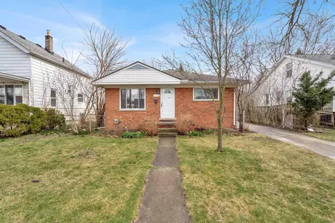 22064 Elmwood Ave, Eastpointe, MI 48021