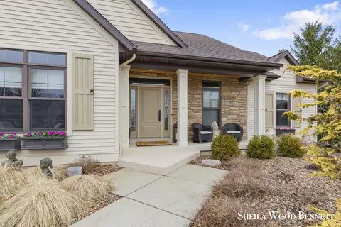 10077 Serenity Shores Dr NE, Rockford, MI 49341