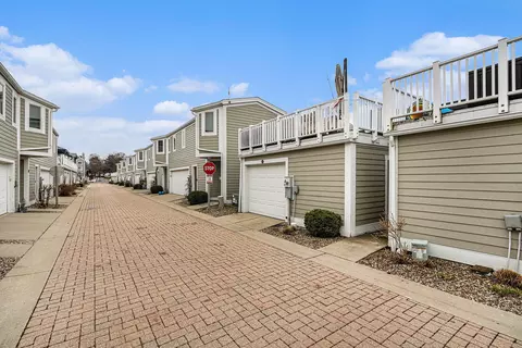 26 Harbor Isle Dr, New Buffalo, MI 49117