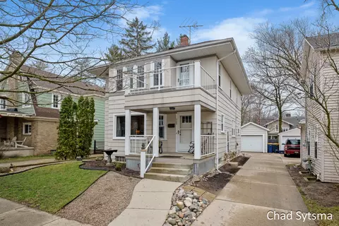 700 Rosewood Ave SE, East Grand Rapids, MI 49506