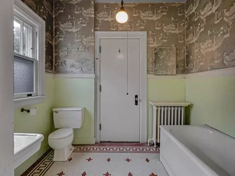 Bath - 311 S Thompson St, Jackson, MI 49203 photo 2 of 4