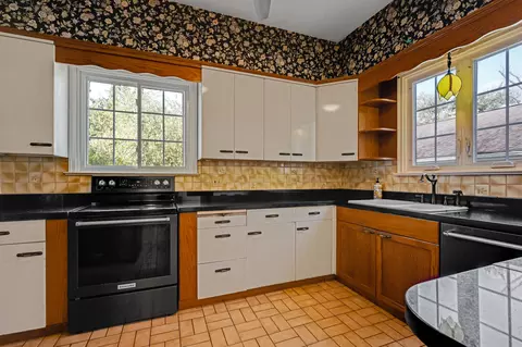 Kitchen - 311 S Thompson St, Jackson, MI 49203 photo 3 of 5