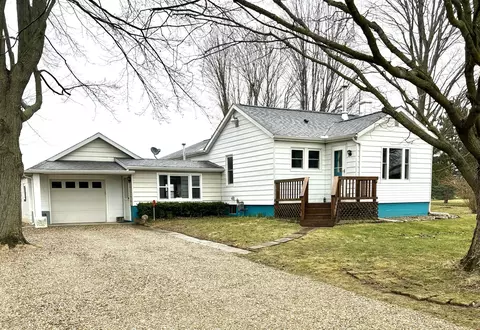 2507 W 2nd St, Galien, MI 49113