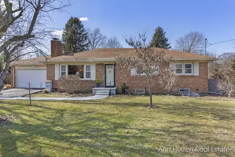 1797 Whitmore Ave NW, Walker, MI 49534