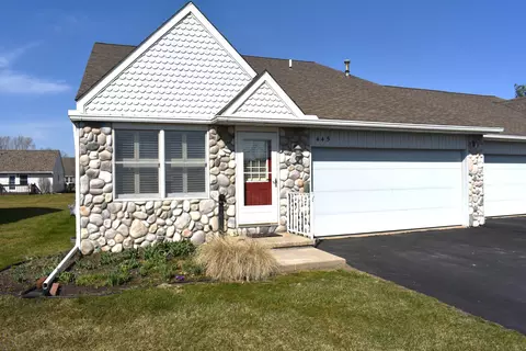 445 Stonehaven Ct, Milan, MI 48160