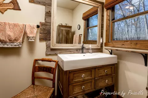 Bath - 2992 E Upper Field Trl, Newaygo, MI 49337 photo 2 of 3