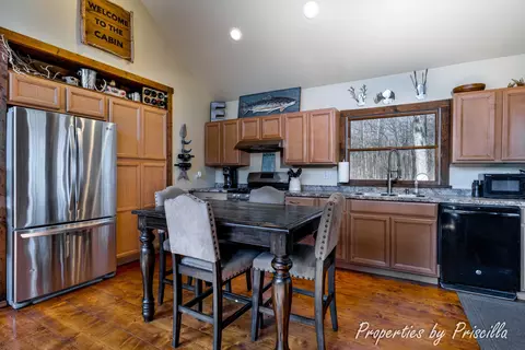 Kitchen - 2992 E Upper Field Trl, Newaygo, MI 49337 photo 3 of 4