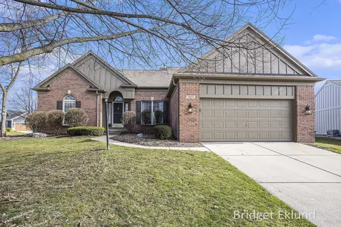 1923 Landoshire Ct SE, Caledonia, MI 49316
