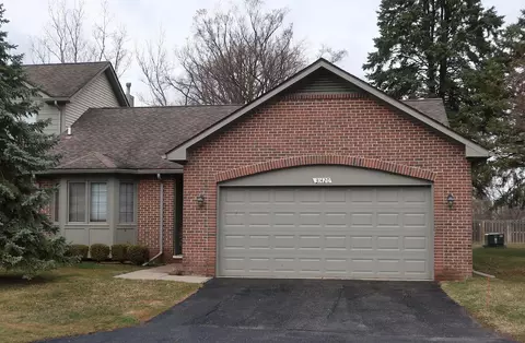 31420 Merriwood Park Dr, Livonia, MI 48152