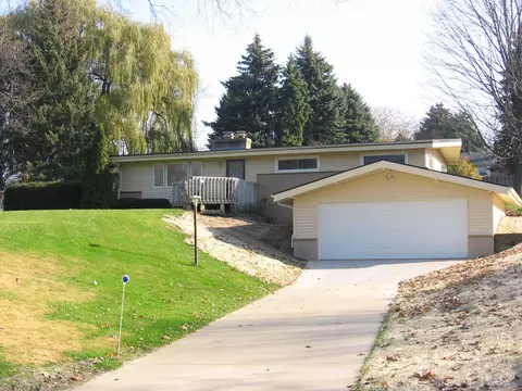 2680 Moerland Dr NW, Grand Rapids, MI 49504