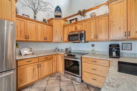 Kitchen - 13752 Edgewater Dr, Gregory, MI 48137 photo 4 of 5