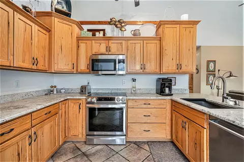Kitchen - 13752 Edgewater Dr, Gregory, MI 48137 photo 3 of 5