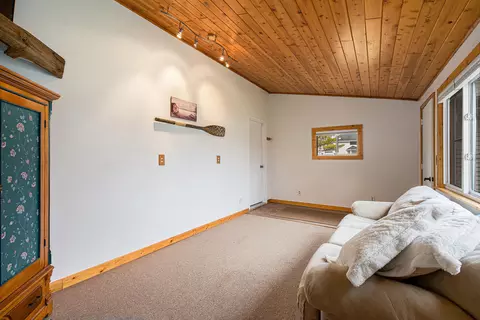 Bedroom - 13752 Edgewater Dr, Gregory, MI 48137 photo 1 of 9