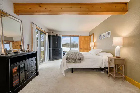 Bedroom - 13752 Edgewater Dr, Gregory, MI 48137 photo 3 of 9