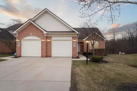 8678 Ironwood Dr, Belleville, MI 48111