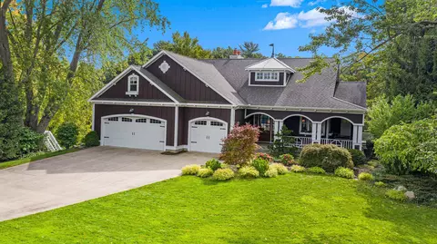15712 Willows Dr, Spring Lake, MI 49456