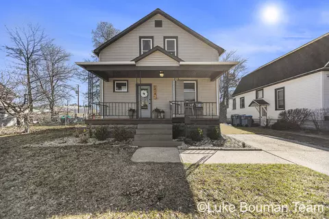 1418 Columbus Ave, Grand Haven, MI 49417