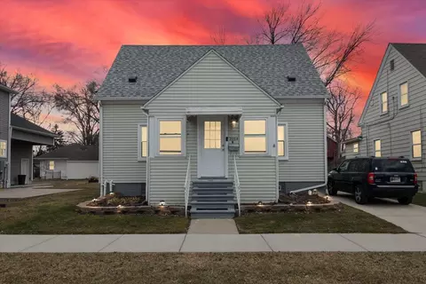 2064 4th St, Wyandotte, MI 48192