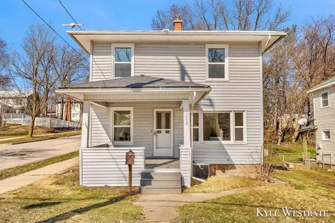 202 E Lincoln Ave, Ionia, MI 48846