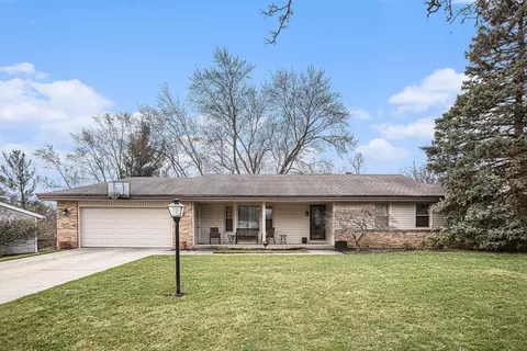 1666 Waterbury Dr SE, Kentwood, MI 49508