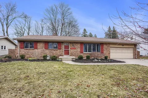 5312 Newcastle Dr SE, Kentwood, MI 49508