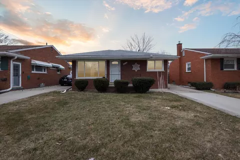 19637 Lancaster St, Harper Woods, MI 48225