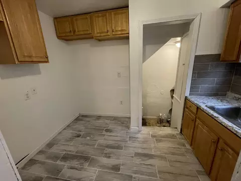 7330 Grandmont Ave, Detroit, MI 48228