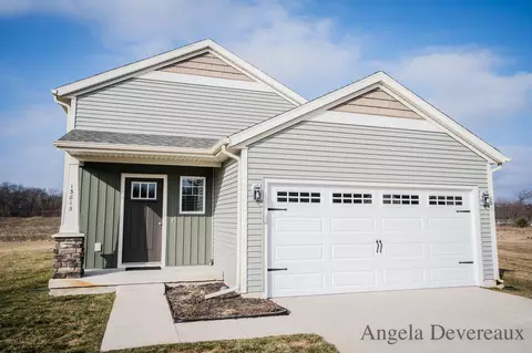 13815 E Harmony Ct, Sparta, MI 49345