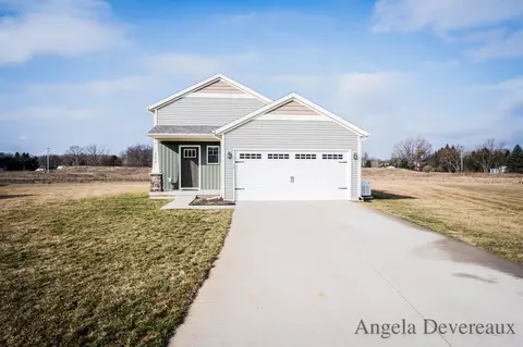 Exterior - 13815 E Harmony Ct, Sparta, MI 49345 photo 4 of 8