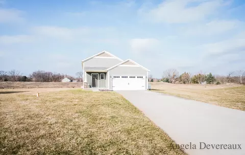 Exterior - 13815 E Harmony Ct, Sparta, MI 49345 photo 5 of 8