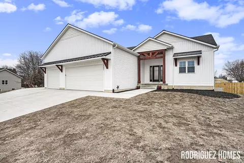 6447 Alward Dr, Hudsonville, MI 49426