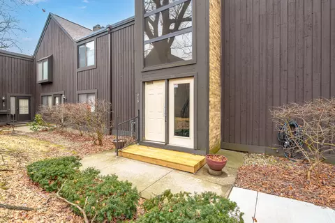 213 Paisley Ct #D, Kalamazoo, MI 49006