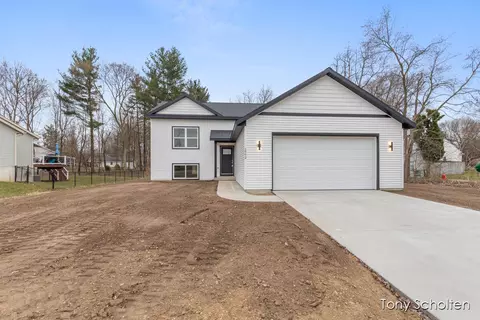 1992 Fillmore St, Jenison, MI 49428