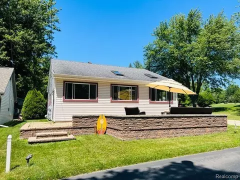 5935 Tower Dr, Manitou Beach, MI 49253