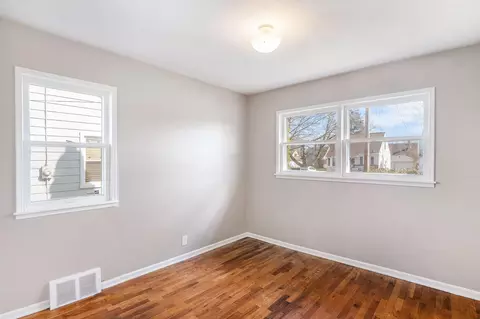 2750 Brandon St, Flint, MI 48503 photo 9