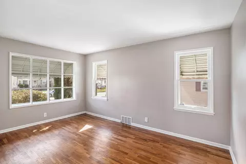 2750 Brandon St, Flint, MI 48503 photo 4