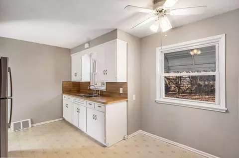 2750 Brandon St, Flint, MI 48503 photo 7
